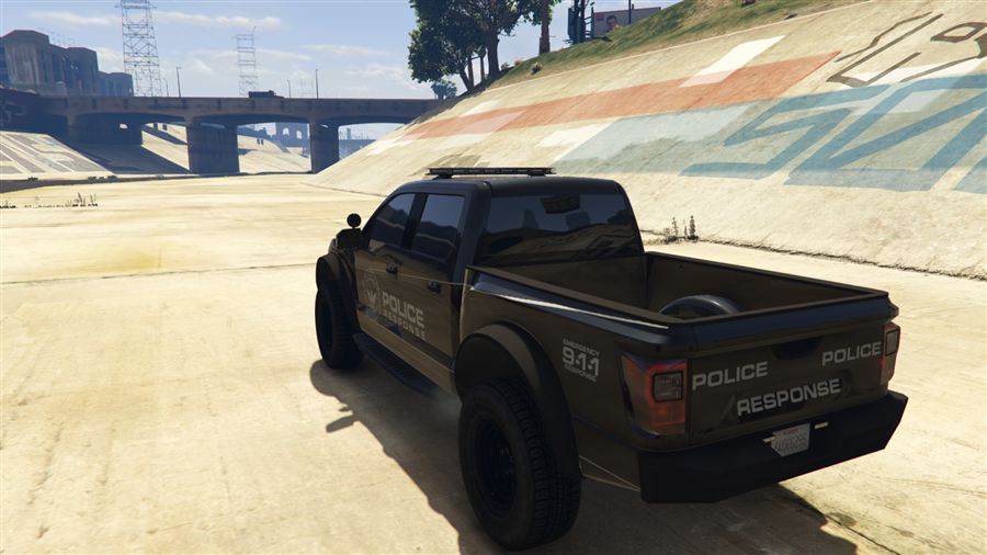 Vapid Police Caracara — rear