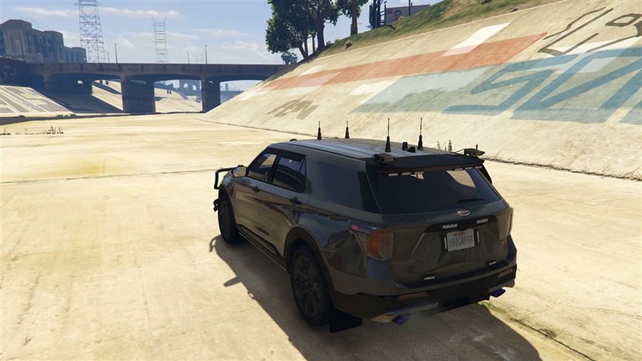 Vapid Police Scout XL — rear